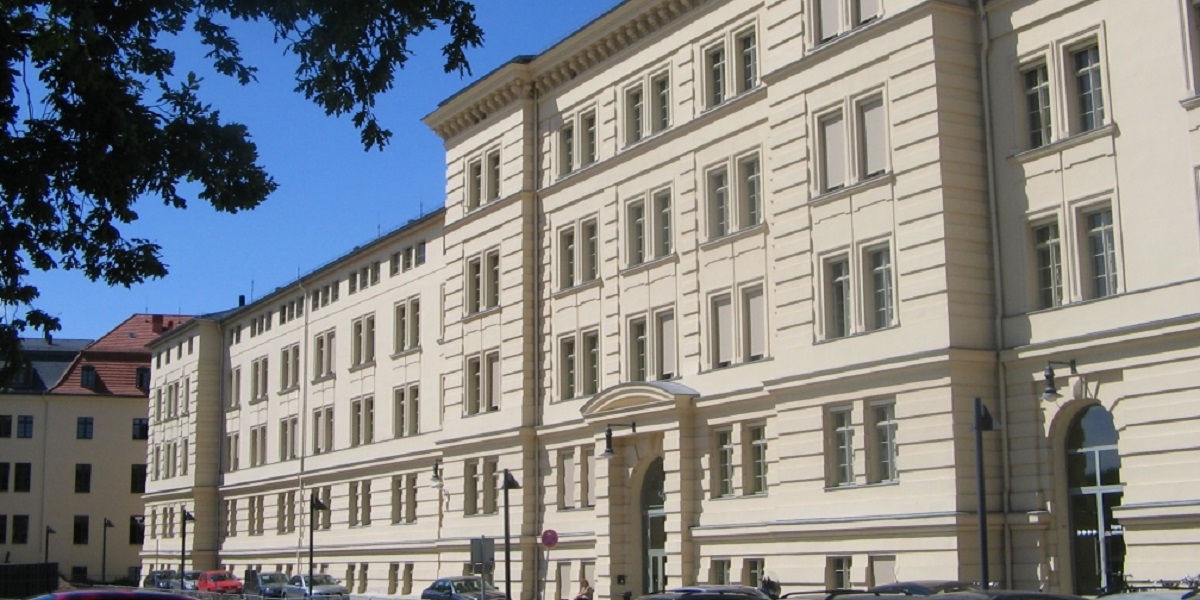 Bild: Blick von der Hofseite auf das Gebäude des Ministeriums für Infrastruktur und Landesplanung