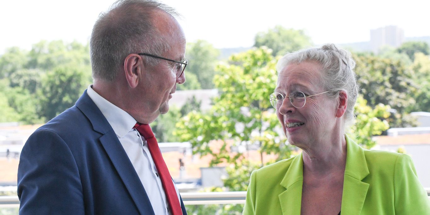 Bauminister Detlef Tabbert und BBU-Vorstand Frau Maren Kern beim Bündnis für Wohnen