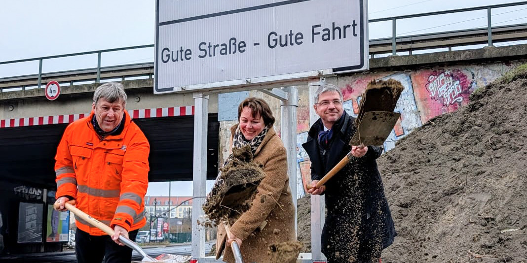 Staatssekretärin Bartmann beim Baubeginn für den Neubau der Brücke am Horstweg