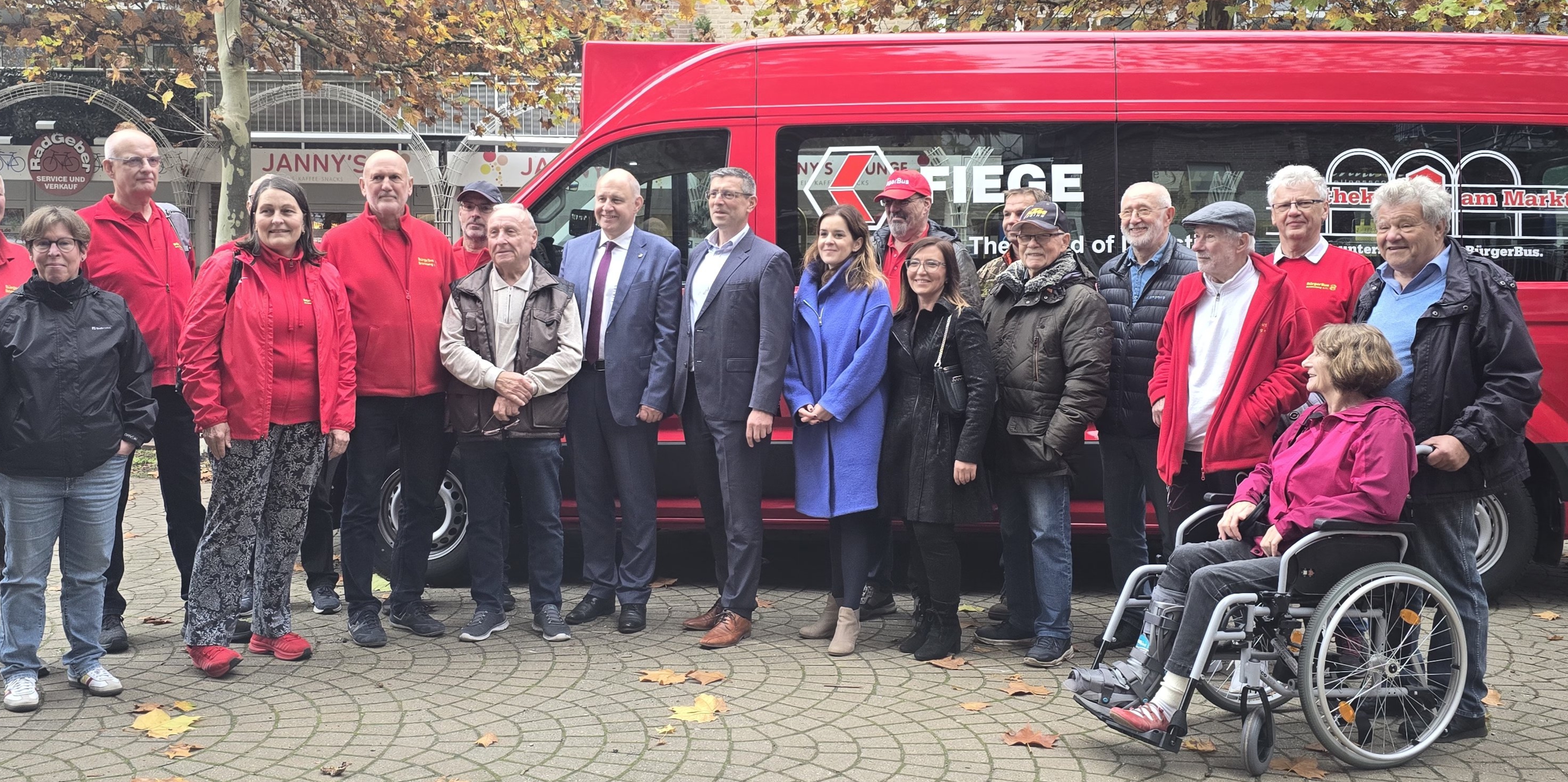 Übergabe des zweiten Busses