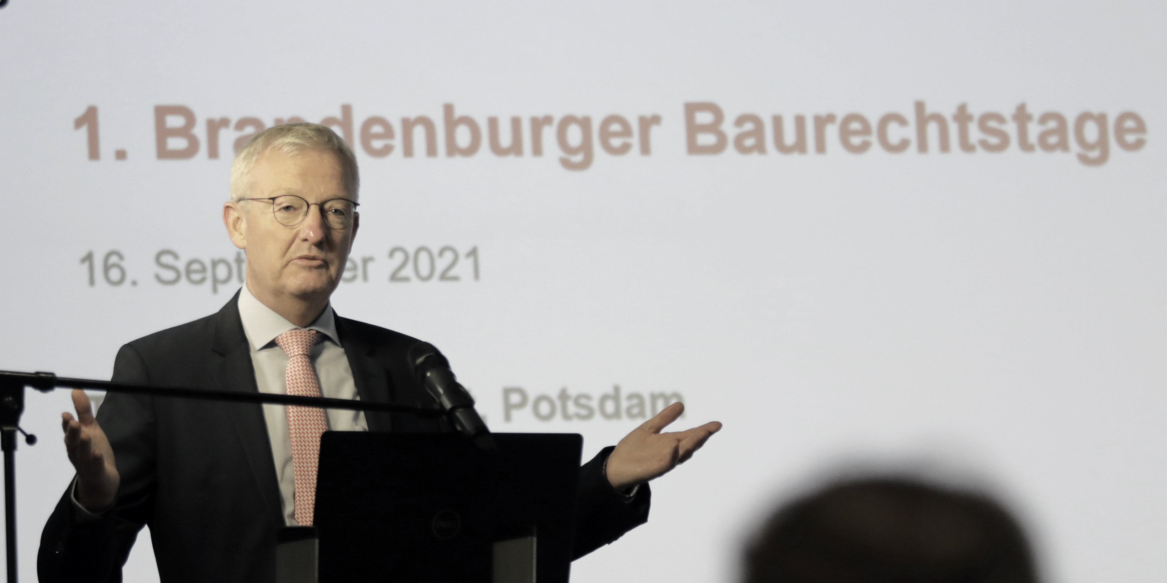 Minister Beermann bei der Eröffnung der Ersten Brandenburger Baurechtstage