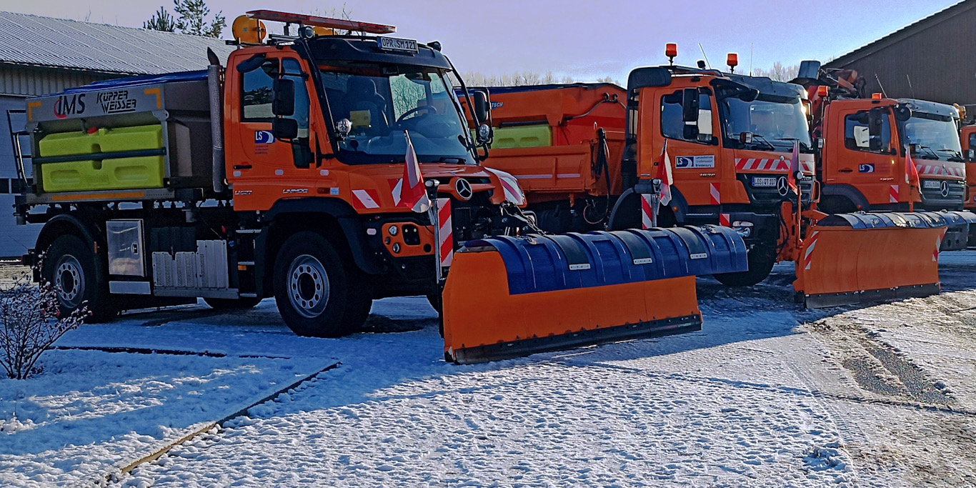 Winterdienstfahrzeuge des Landesbetrieb Straßenwesen