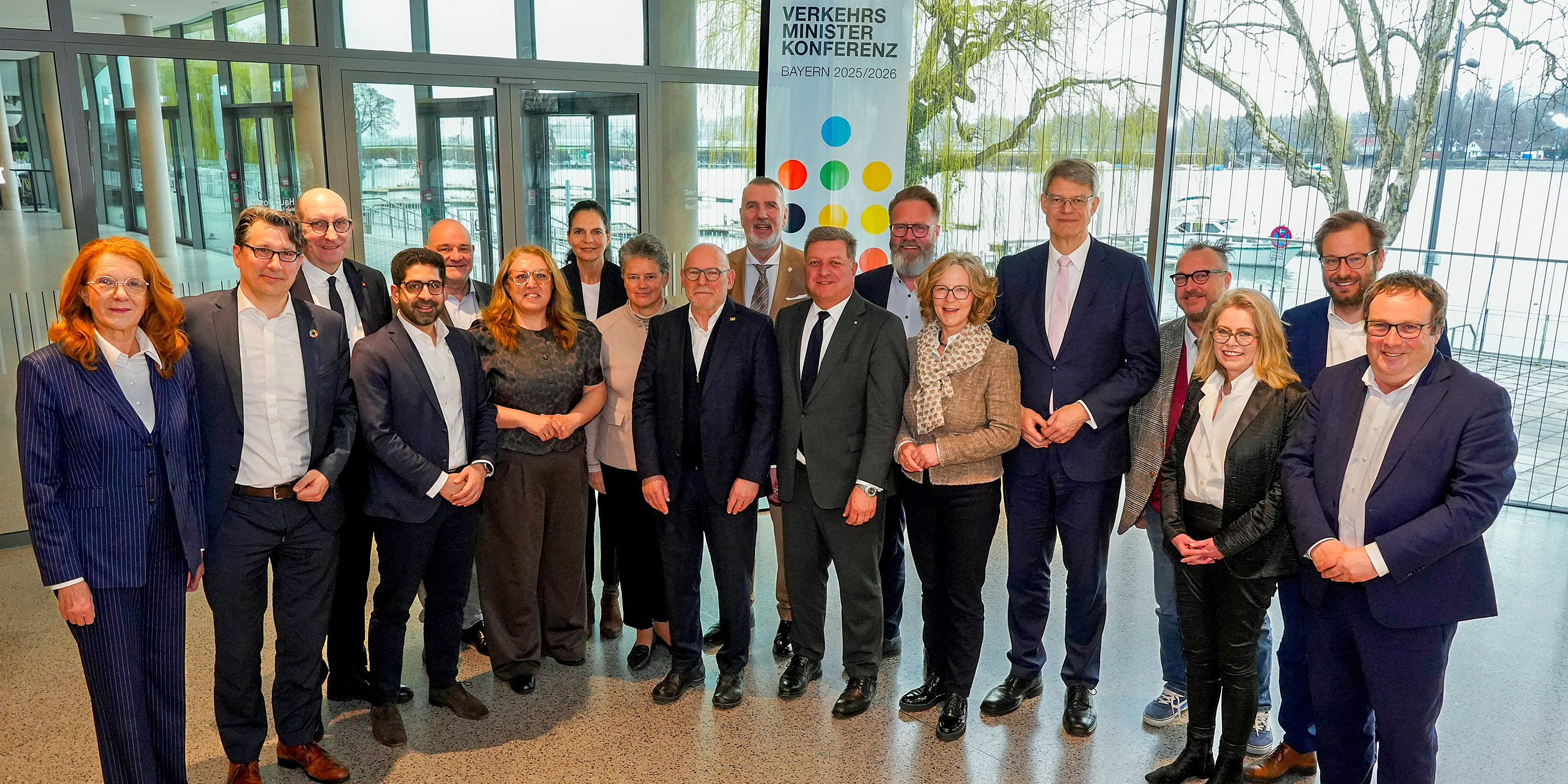 Teilnehmerinnen und Teilnehmer der Verkehrsministerkonferenz in Lindau 