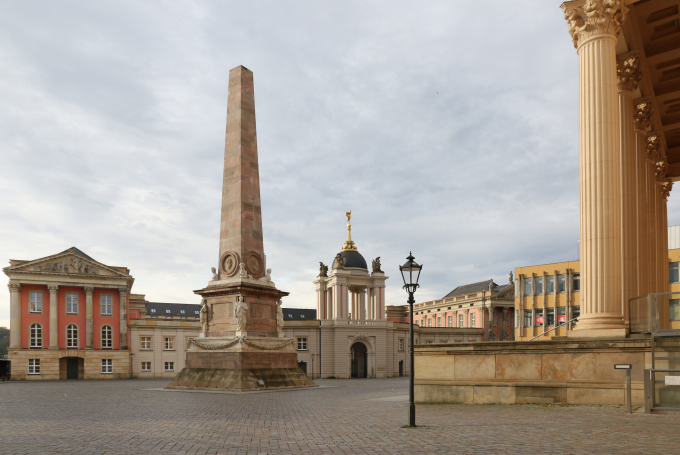 ...viel wurde um den Alten Markt diskutiert. Man wollte sich am historischen Stadtbild orientieren, aber kein "Disneyland".
