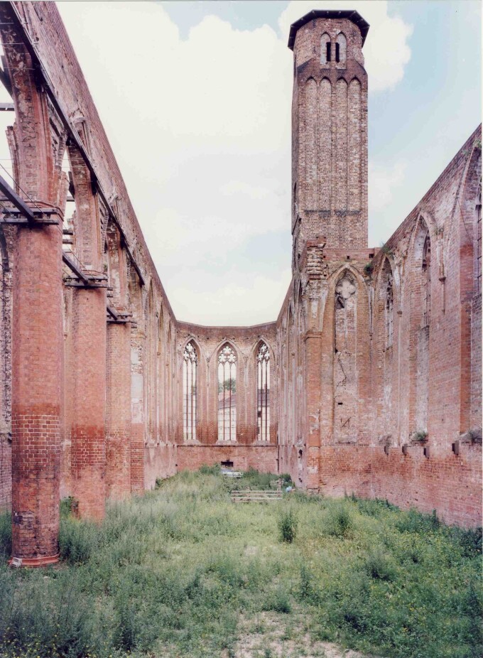 ... oder darauf, mit neuem Leben gefüllt zu werden, wie hier das ehemalige Paulikloster in Brandenburg an der Havel. Aus dem luftigen Raumkonzept soll später das Landesmuseum für Archäologie werden.