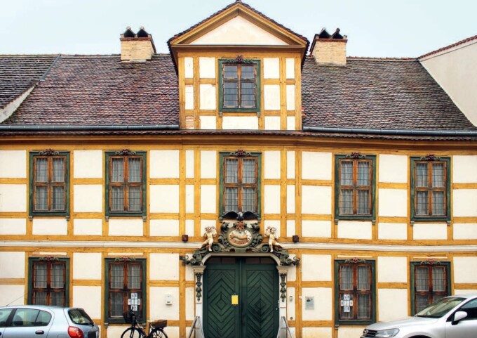 Nach der Sanierung ist das alte Fachwerkhaus ein Hingucker. 