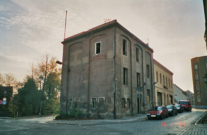 Ein Gebäude am Gerichtsplatz - 
