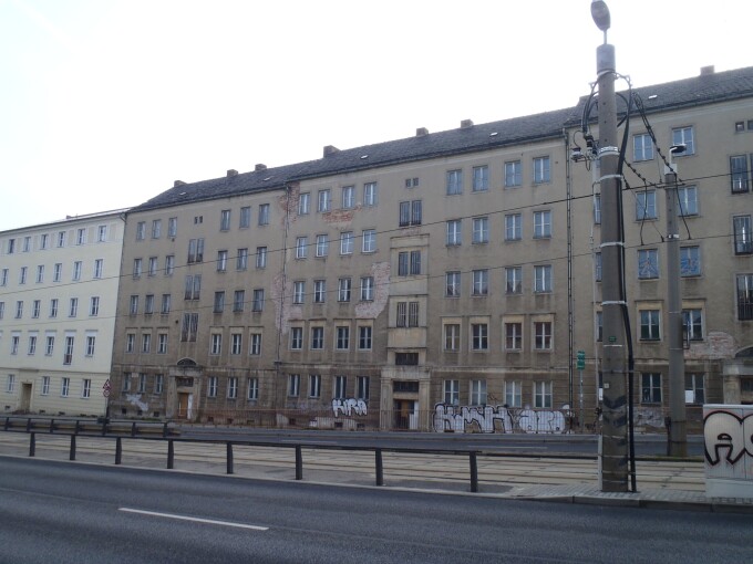 Viele typischen Wohngebäude wie das in der Bahnhofsstraße...