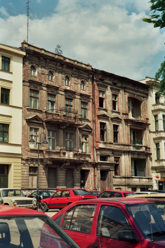 Gebäude am Brandenburger Platz vorher...
