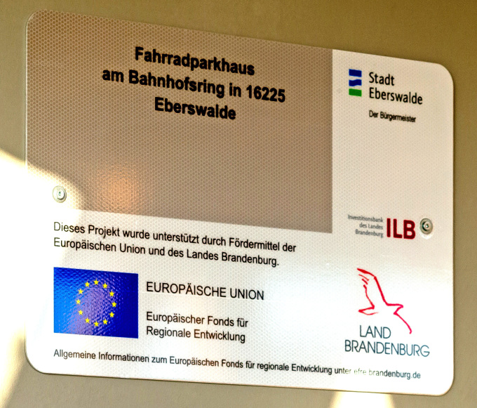 Fahrradparkhaus EW Förderhinweis-Schild