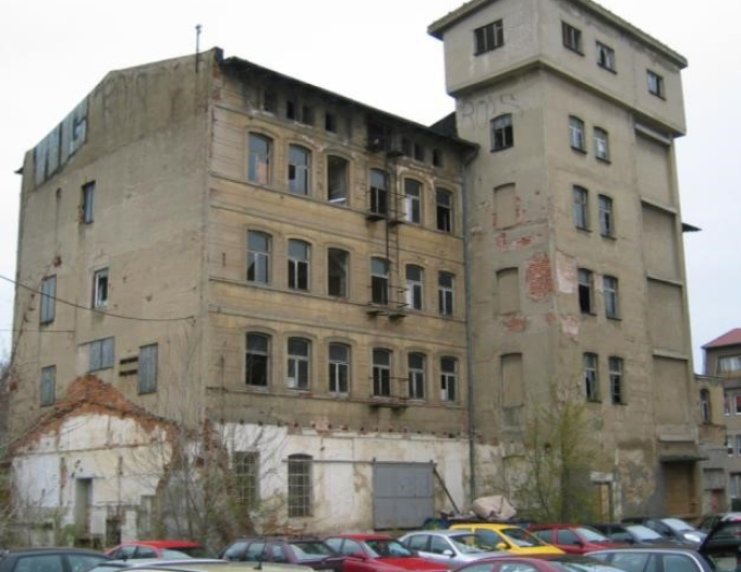 Ein Gebäude in der Münzstraße vorher...