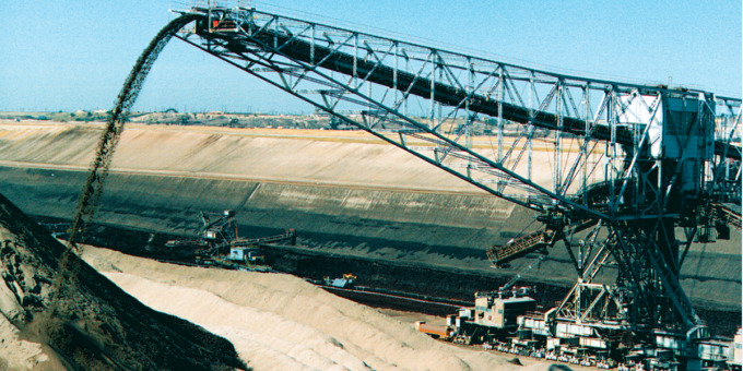 Industriegebiete wie der Tagebau Meuro prägten die Landschaft im Süden Brandenburgs. Ende der 90er Jahre begannen umfangreiche Sanierungsarbeiten.