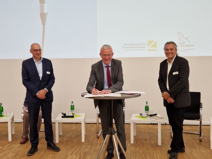 Unterzeichnung der Koop-Vereinbarung