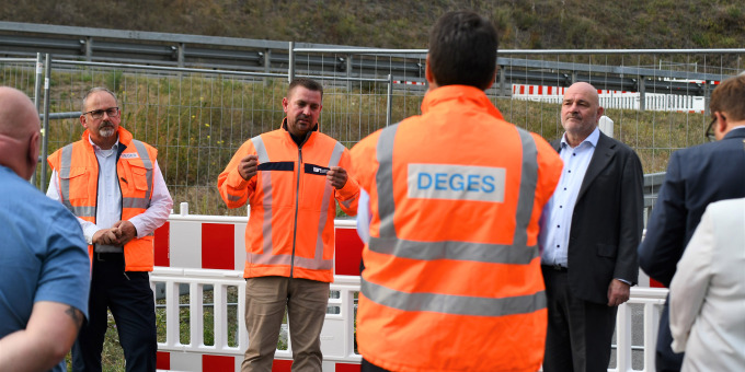 Minister Crumbach im Gespräch mit LS und DEGES