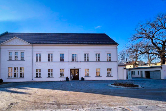 Sanierte Freimaurerloge - altes Gebäude